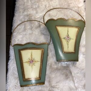 Vintage 2
Metal Floral Wall Metal Basket with Handle